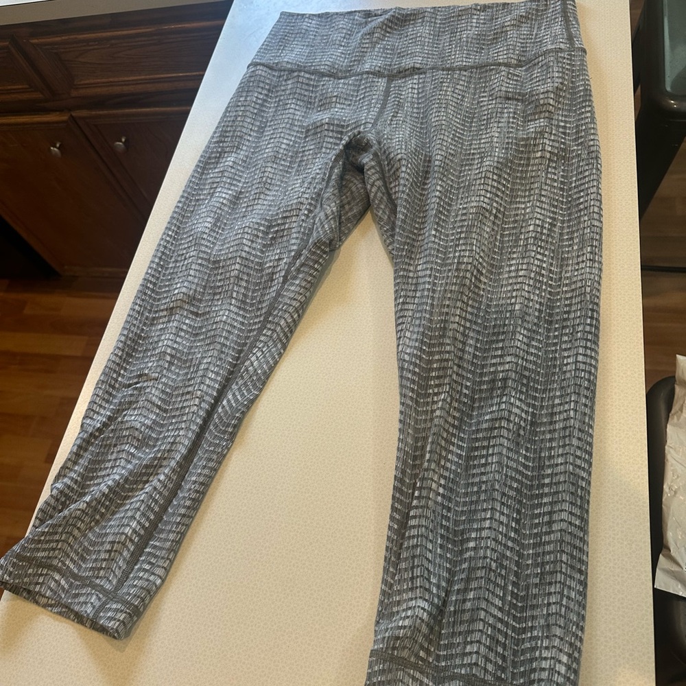 Lululemon capri leggings snakeskin size 16